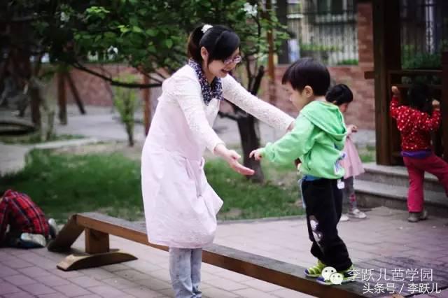 孩子难以融入集体如何开导,孩子不爱与人沟通怎么去引导