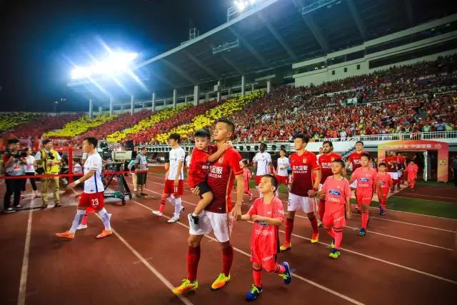 广州恒大夺冠之场,恒大6连冠庆典