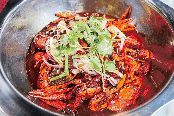 老板壕打5.8折，​全年无休摄魂小龙虾，逼爆头我都要吃到Ta