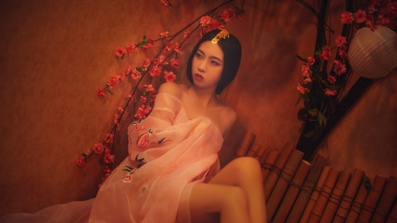 小说：高端洪荒：开局获得混元铠甲，无坚不摧