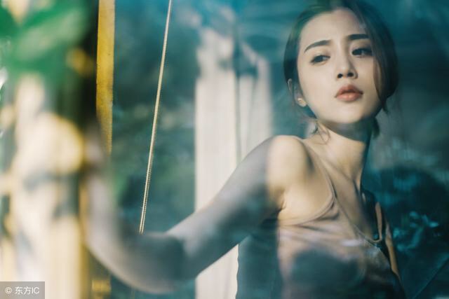 小说：穿书成了自己笔下的影后，而且明天就要被车撞死？