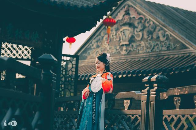 小说：一不留神，她就被人拐进*楼青**，因为脾气太大被*鸨老**点名调教