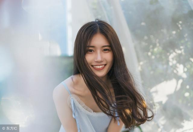 小说：穷小伙受邀给大人物看病，偶遇悔婚女友，不料被当场嘲讽