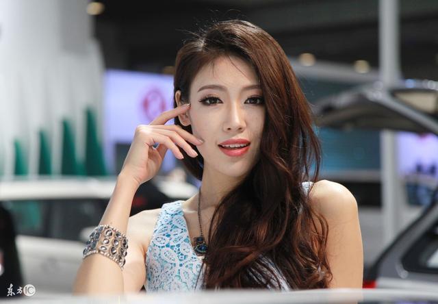 小说：新兵怒怼班长，全体受罚无极限俯卧撑，他即没事