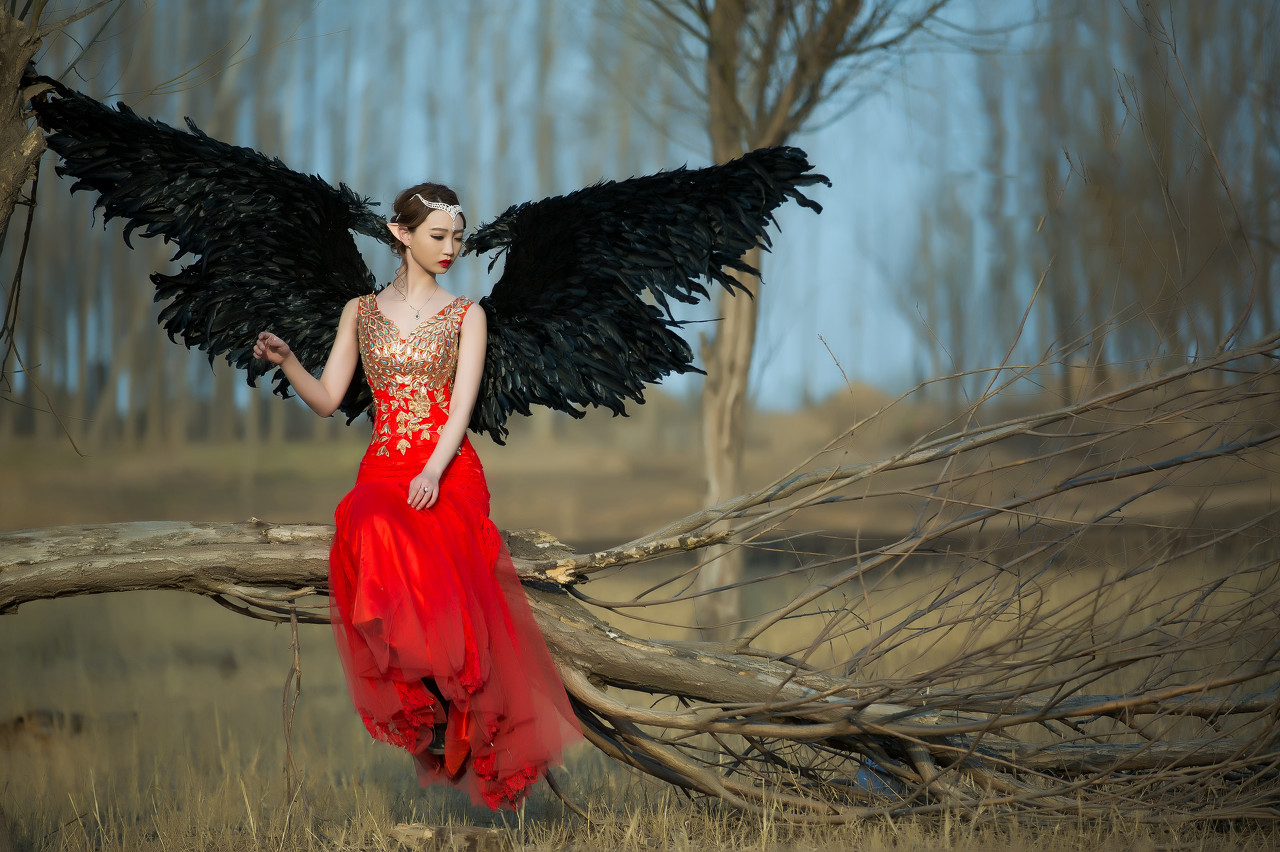 小说：他在河里捡了把破剑，竟是神器，公主眼馋：咱也去碰碰运气