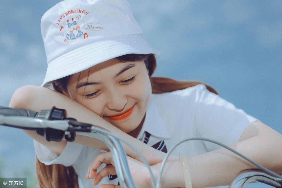 五年前她被迫离开家的小说,五年前她抛弃他的小说