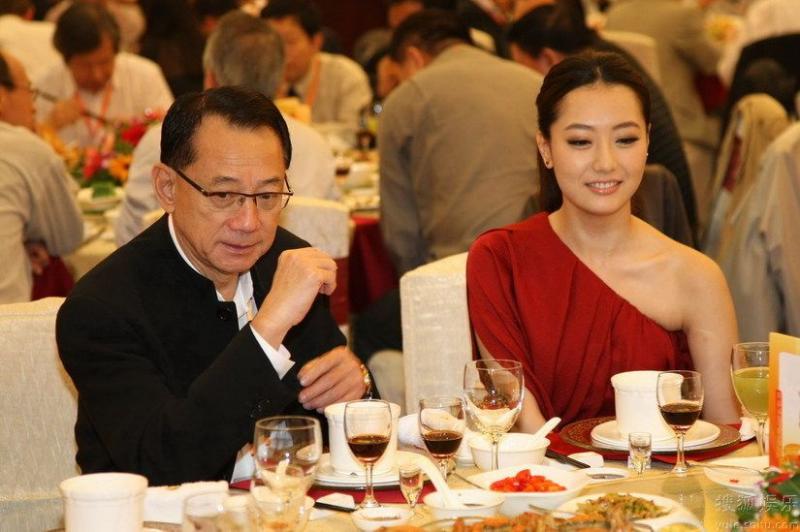 香港第一风水师：为李嘉诚大摆“风水局”，一句话让杨受成翻盘