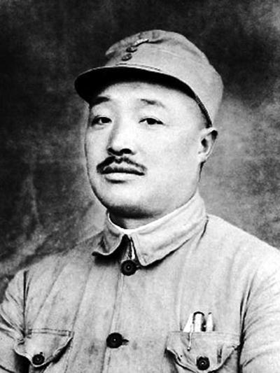 位列十大元帅之首，*德朱**的军衔命令状却不是001号，那001是谁？