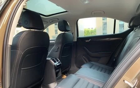 颜值高空间大上档次,颜值高大空间空调出风口