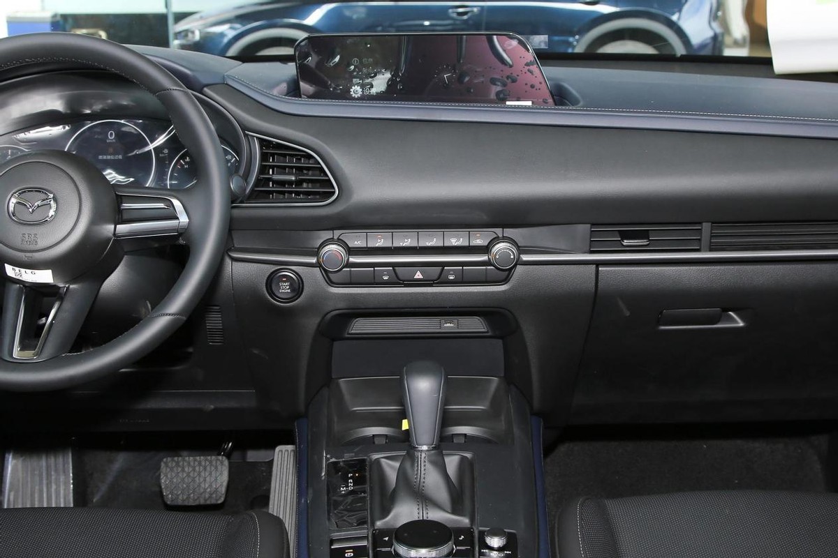 对标本田缤智，搭载2.0L发动机+双边排气，解析马自达CX-30