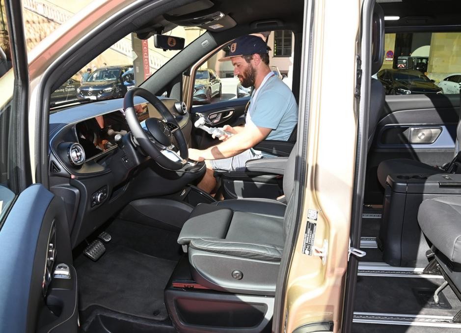 你绝对没见过迈巴赫的样子,奔驰eqv新款上市