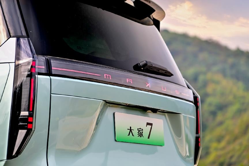 电子后视镜、旋转座椅还可换电，拥有专属化底盘设计的上汽大通大家7是否解决了MPV的痛点？
