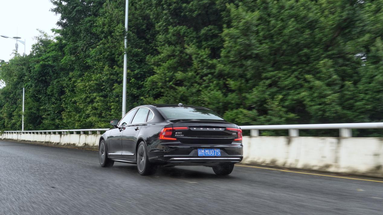 奥迪a6l跟沃尔沃s90哪个零整比高,奥迪A6L与沃尔沃s90哪个好