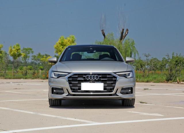 依旧搭3.0T发动机+双五连杆，连四驱都省油，2023款A6L表现如何？