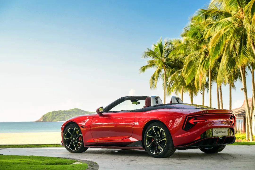 传承英伦经典展现未来魅力MGCYBERSTER浪漫者的座驾