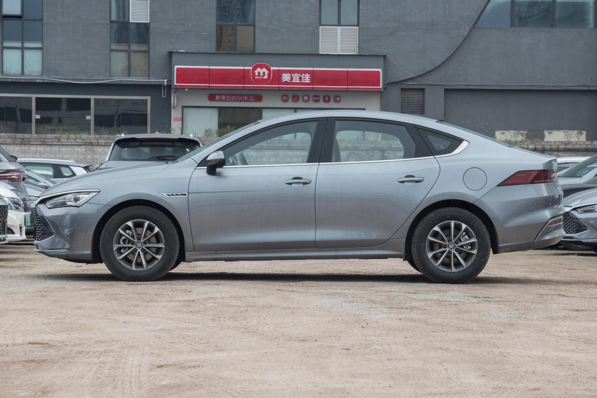 4月燃油汽车销量排行榜轩逸排几,朗逸和轩逸汽车销量排行榜