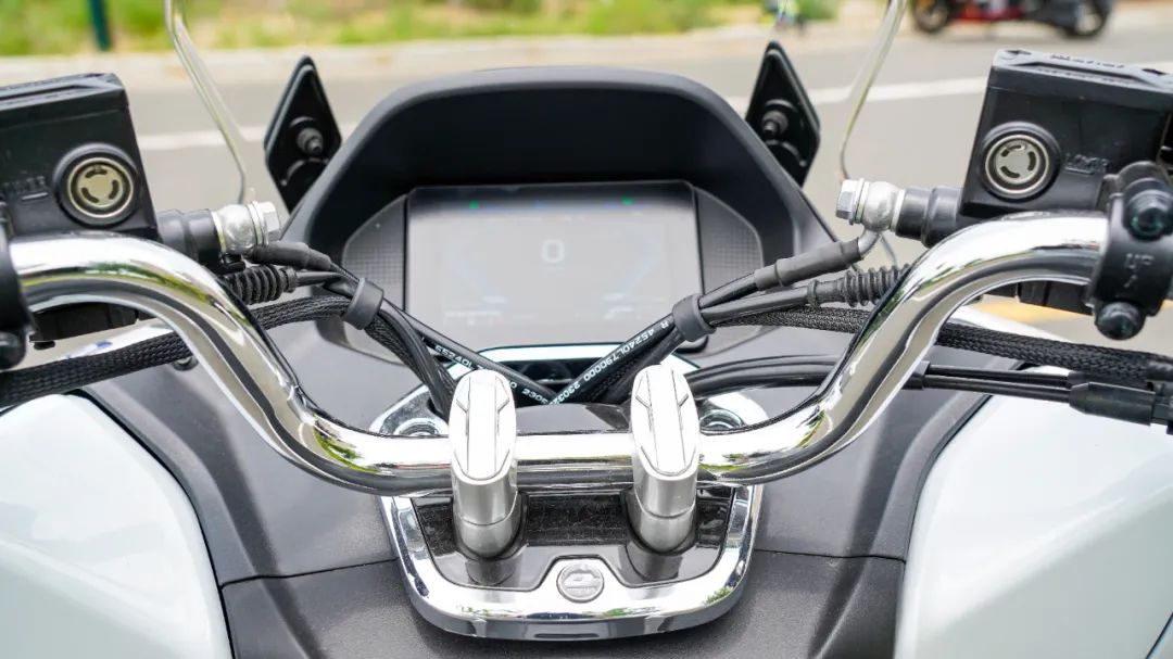 外观原创动力强劲，标配TCS摄像头胎压监测—16999元QJ鸿150解析