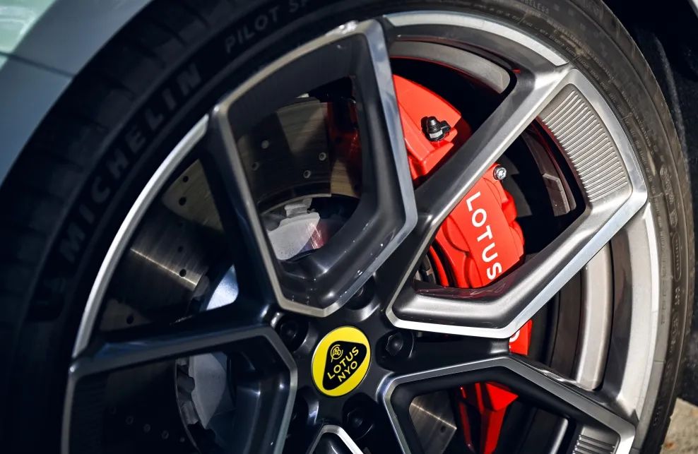 路特斯Emeya高定版繁花绽放,试驾全新新能源路特斯汽车