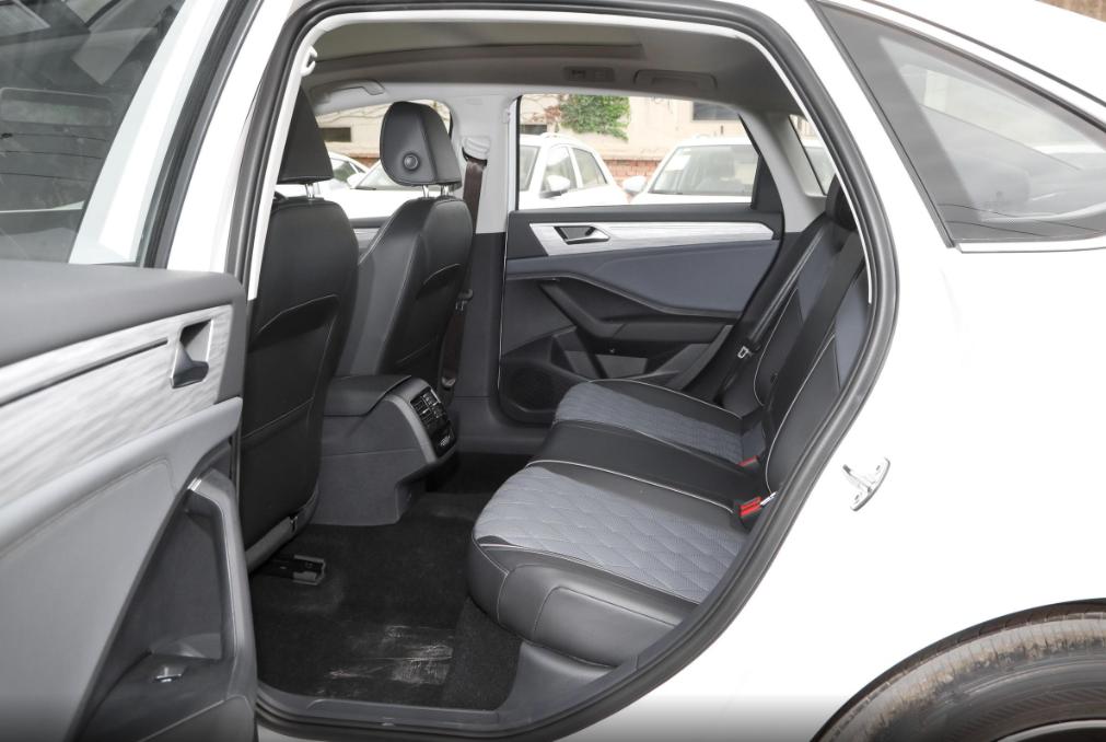 大众速腾vs威驰,大众速腾vs丰田双擎