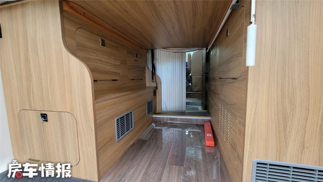 2022款江铃福特新世代全顺b型房车,福特全顺2023款瑞弗r500b型房车