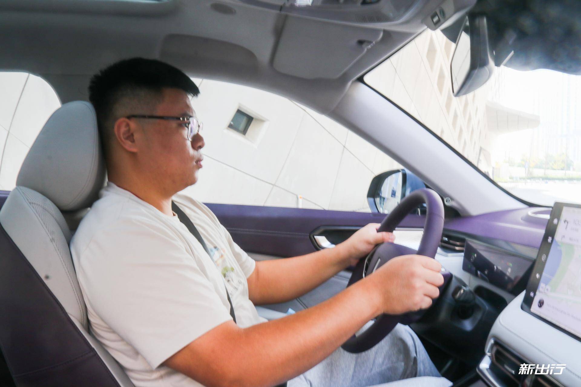 wey拿铁油电混动,wey拿铁混动版