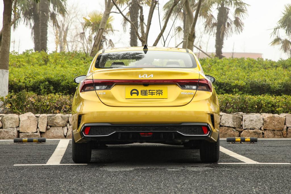 韩系全新起亚k3哪一款最值得买,经济实惠家用车之选实拍起亚k3