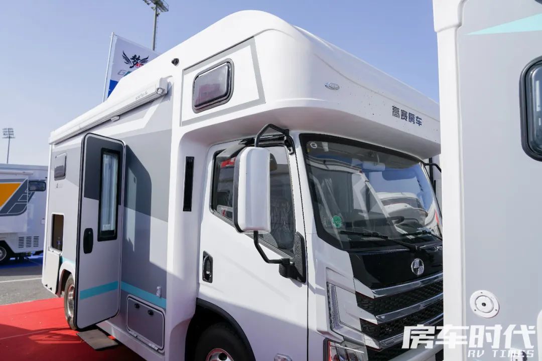 轻卡h500升顶房车,高赛华运h500轻卡c型房车