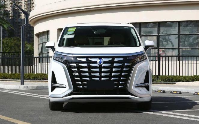 腾势d9和24款岚图梦想家怎么选,成都车展腾势d9对比岚图梦想家