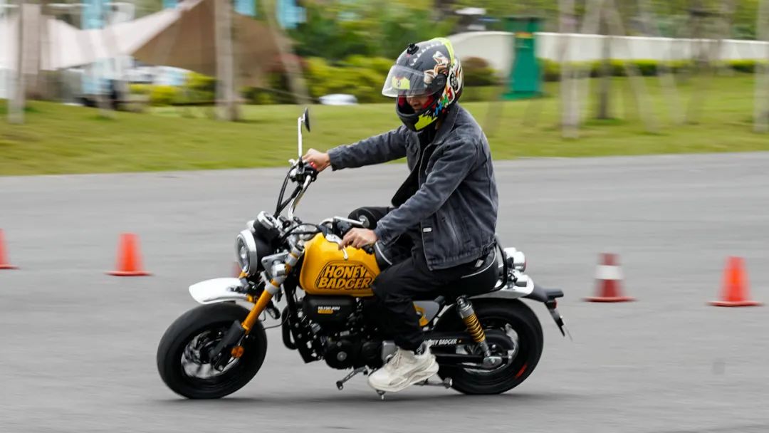 蜜獾的摩托车试驾,蜜獾豪华型摩托车