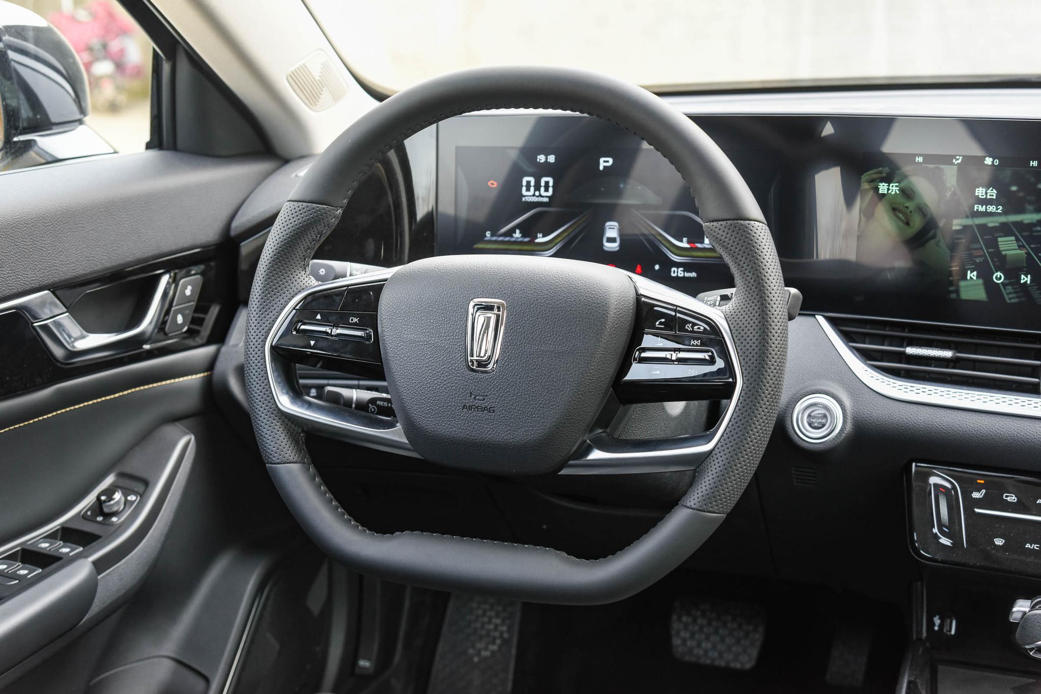 奔腾b70颜值可以跟谁比,奔腾b70好看内饰