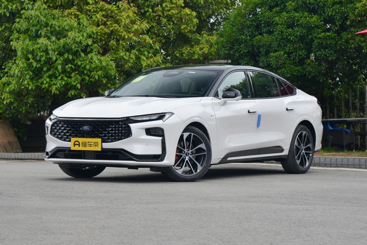 全新一代蒙迪欧空间,运动与科技结合产品