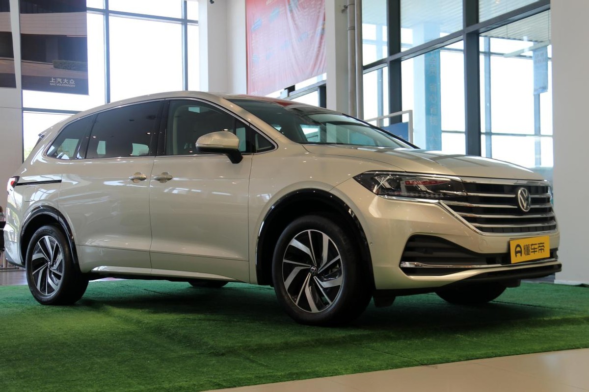 上汽大众7座家用mpv新威然怎么样,细致感受大众mpv威然的第二排座椅