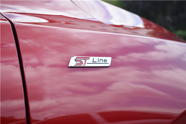 新一代福克斯三厢竞技爬坡怎么样,四缸全新福克斯跑高速