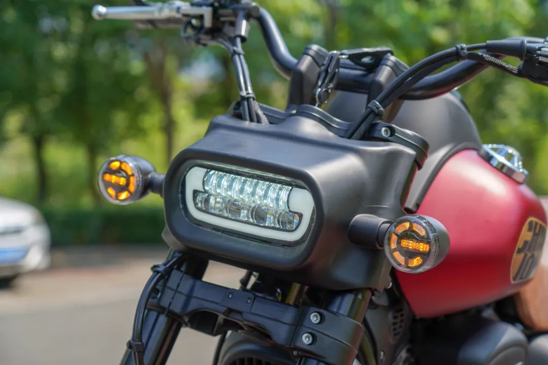 庄威威霸v400摩托车最高时速,庄威威霸400-5多少公里首保