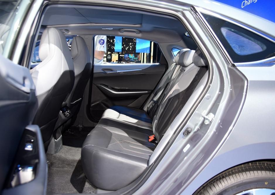 长安锐程plus旗舰型怎么样,售价9.99万起长安锐程plus