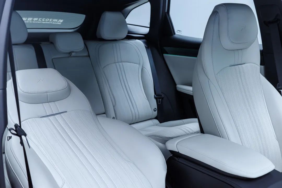 吉利银河L7产品分析:明着叫板理想L7,暗里对比宋PLUS