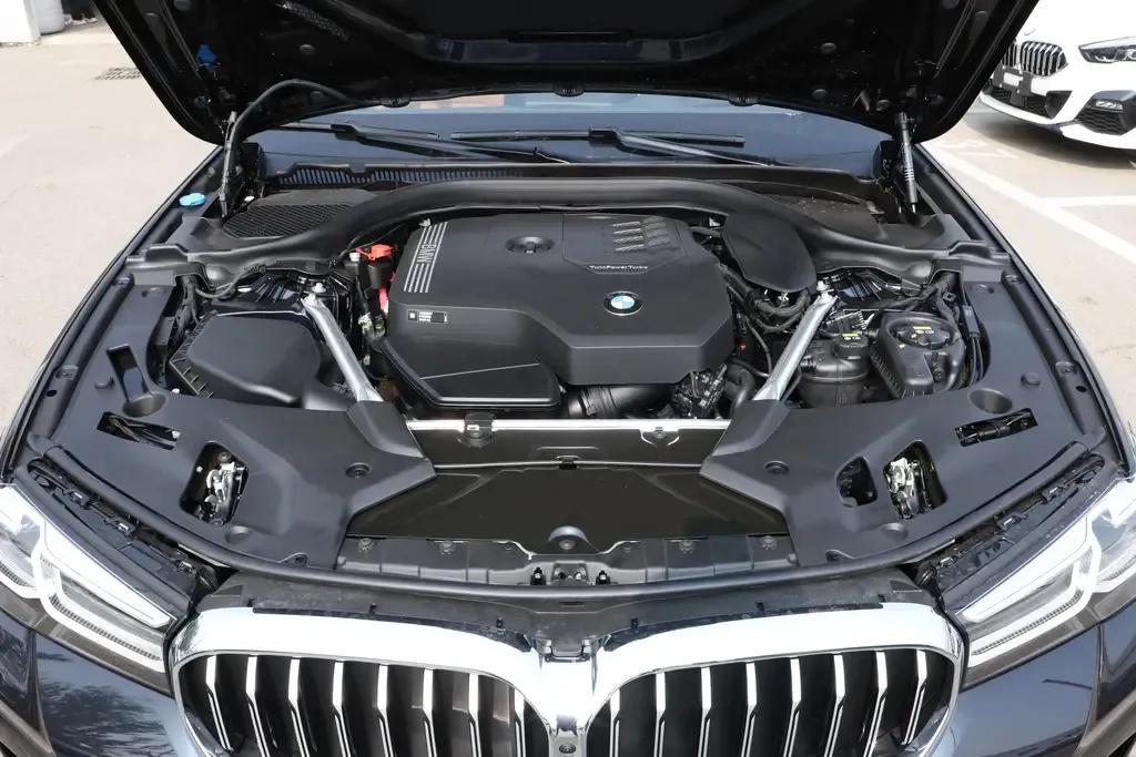 新款进口宝马5系2024款沉浸式体验,2024款宝马5系发动机还是8at