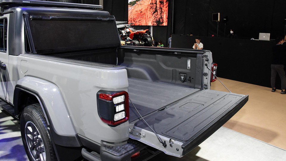 jeep角斗士新车多少钱,Jeep角斗士售价暴跌