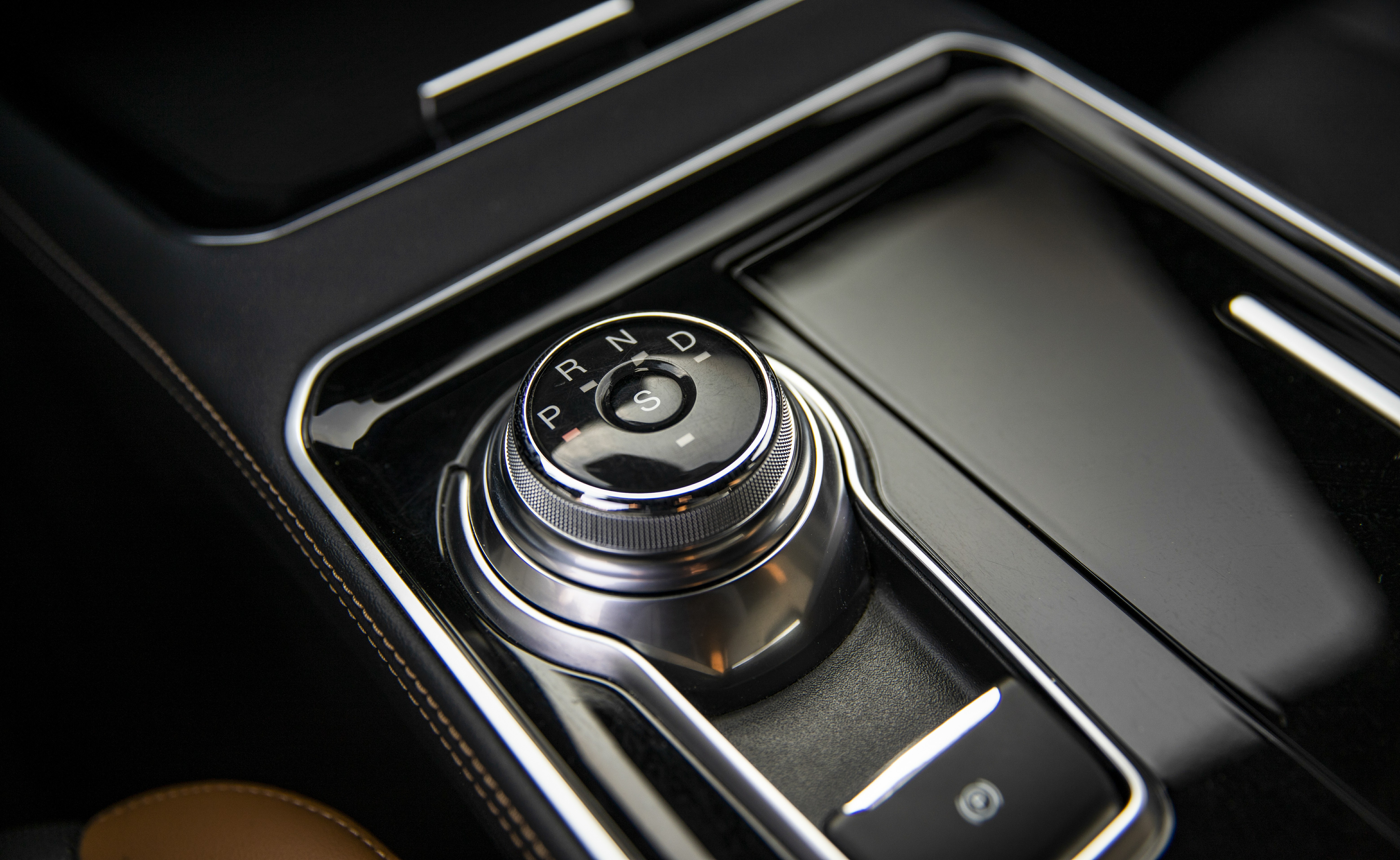 30万内科技与动力兼顾，试驾大7座SUV福特锐界PLUS