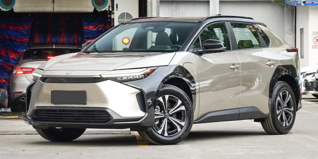 丰田首款纯电动汽车bz4x试驾,丰田电动汽车bz4x预计价格