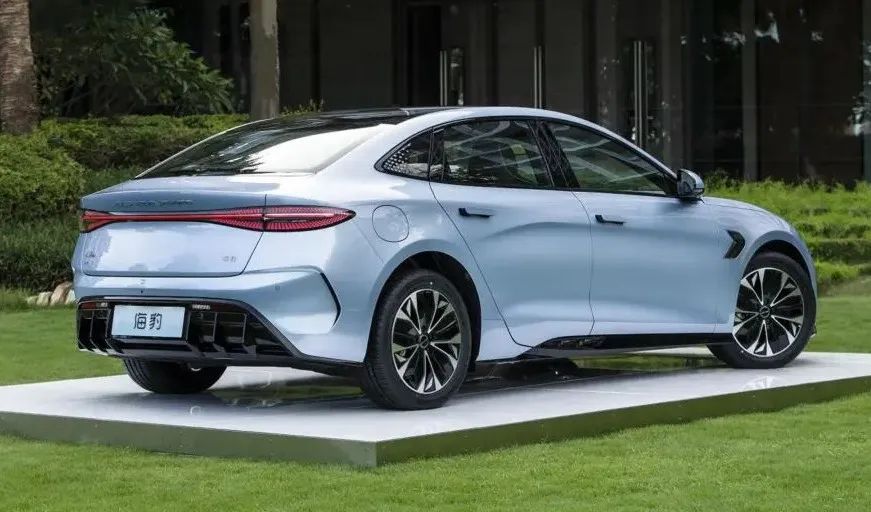 比亚迪海豹dm-i2023新款价格,比亚迪海豹1万公里评测