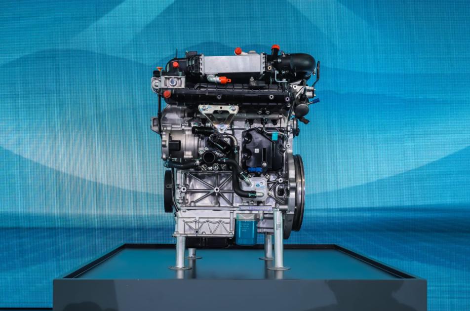 奇瑞鲲鹏超性能电混c-dm系统亮相,奇瑞鲲鹏超能混动c-dm系统发布会