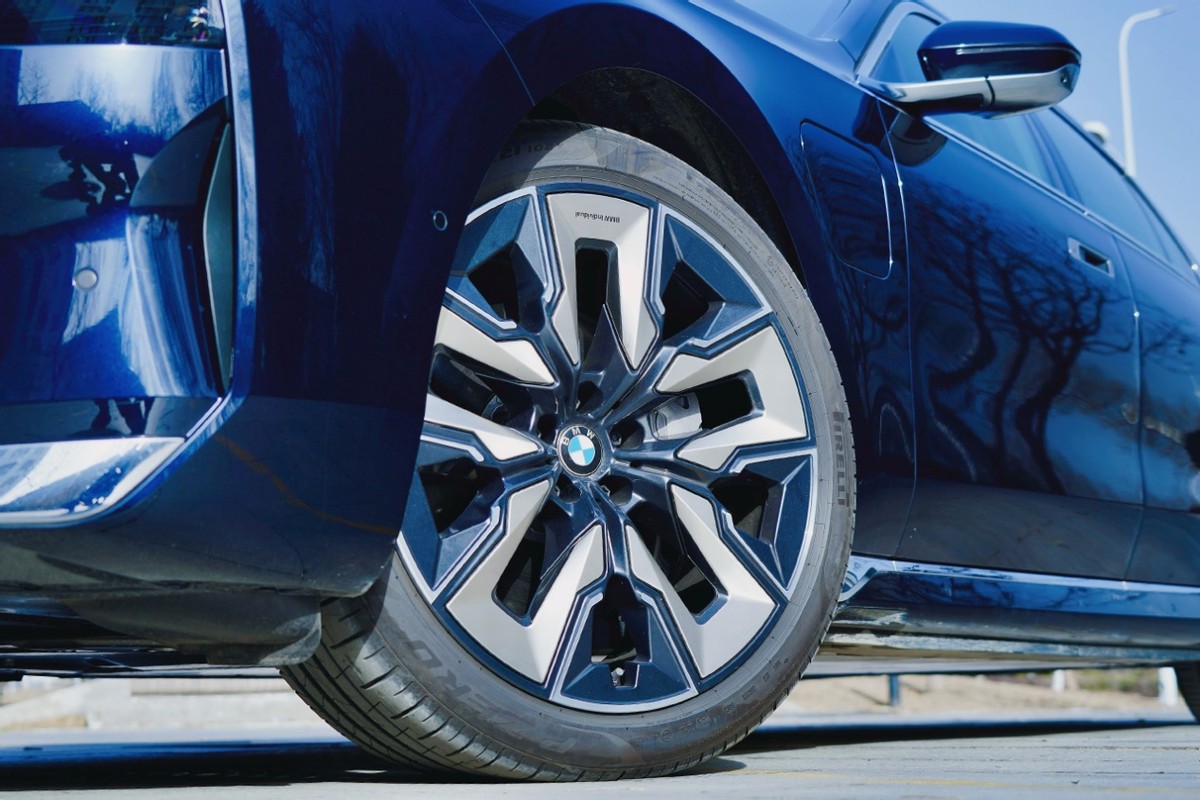 宝马i7eDrive50L落地价,宝马i7edrive50领先落地价