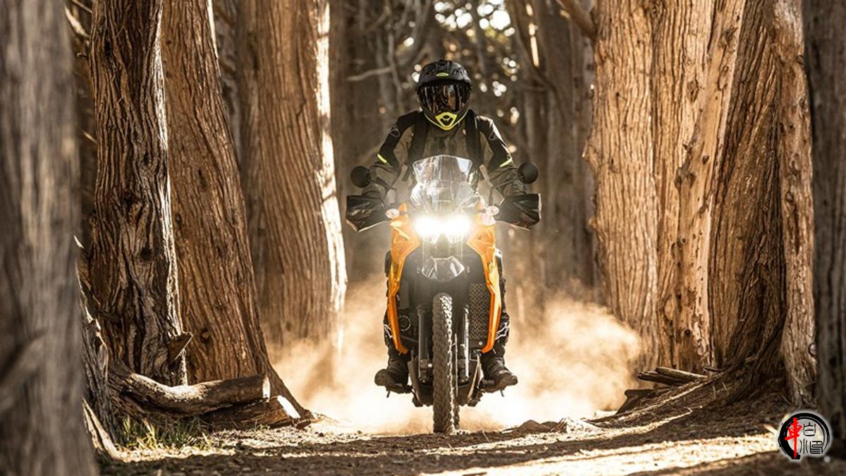 资讯|23款硬派探险拉力重装出击,川崎KLR650性能大单缸