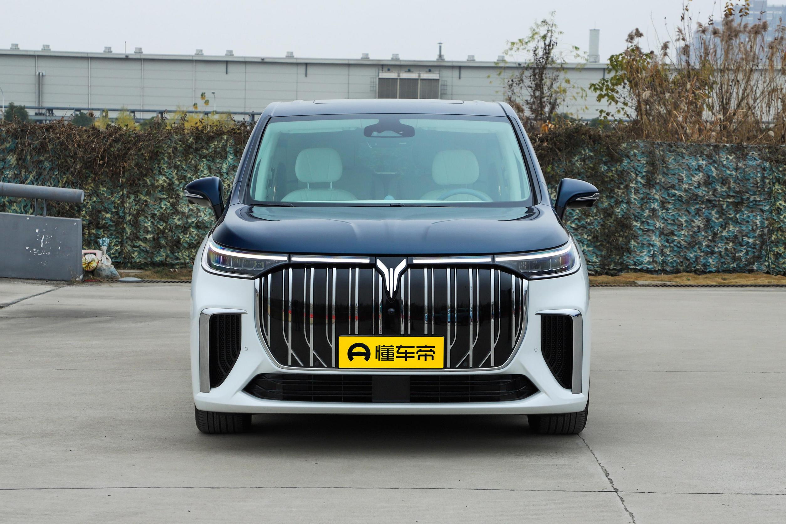 梦想家EV,座椅布局2+2+3,配435马力,配置丰富,指导价38.99万