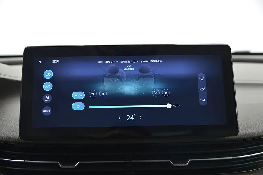 荣威mpvimax8测评,mpv搅局者荣威imax8静态解析