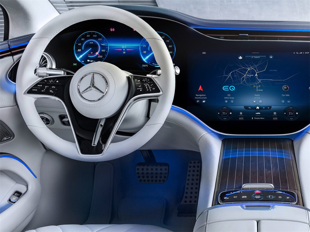 奔驰eqs纯电轿车价格与性能如何,奔驰eqs惊艳全场