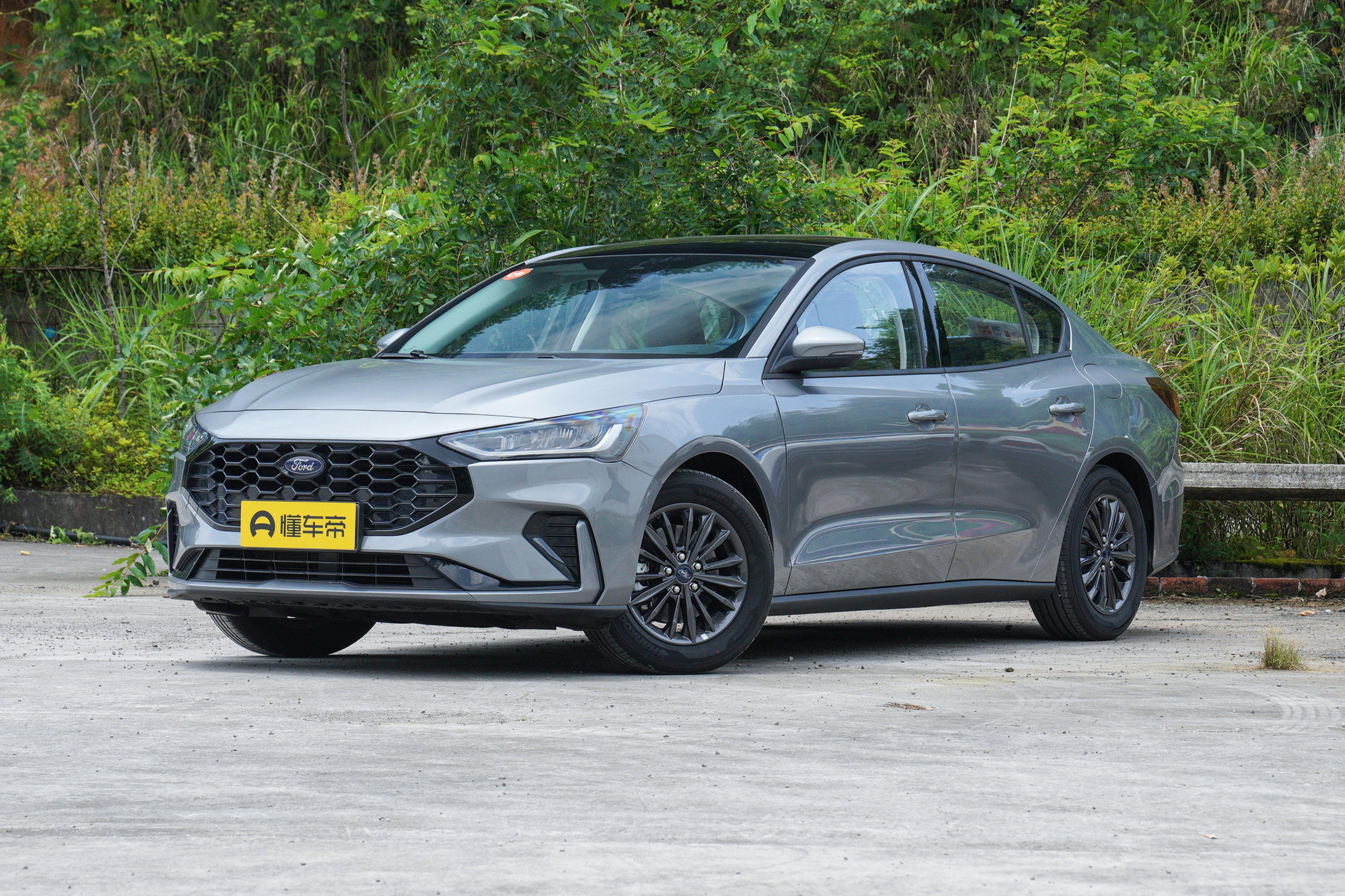 6万左右可以买哪年的两厢福克斯,17年的1.5t两厢福克斯值得购买吗