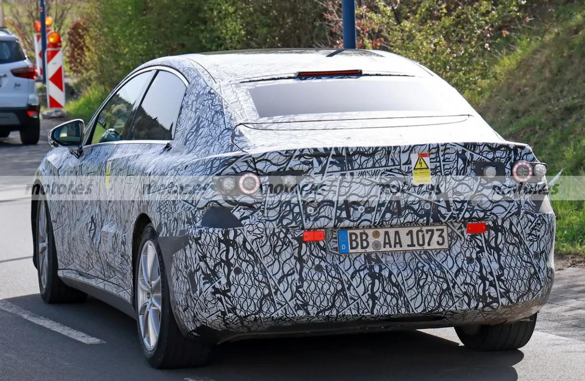 新一代奔驰C级内饰曝光,全新奔驰c级车身颜色视频