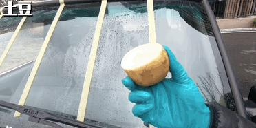 肥皂洗玻璃油膜效果如何,汽车玻璃油膜要怎么彻底洗干净